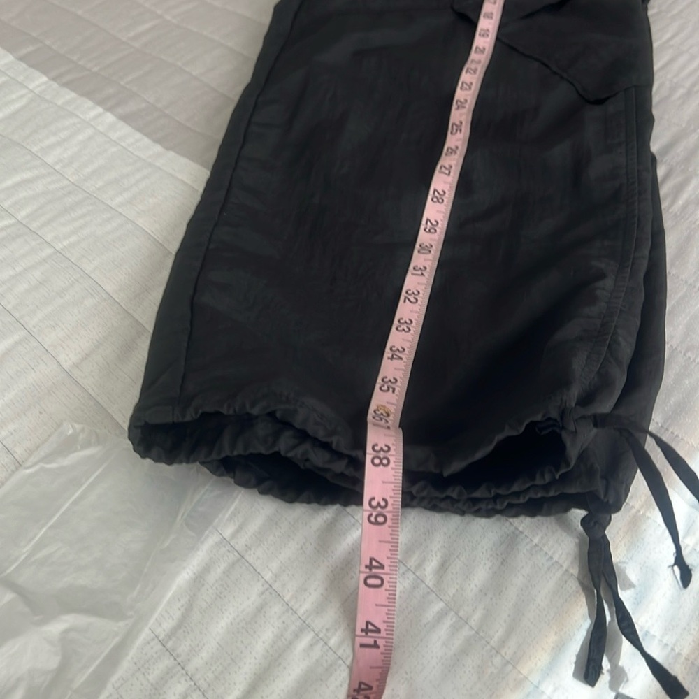NO Boundaries Parachute
Pants, Women's Black Cargo Pants size M never warm - Picture 12 of 13